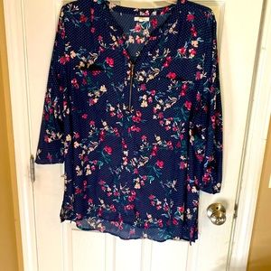 Maurice’s blue floral pop over blouse in size 3